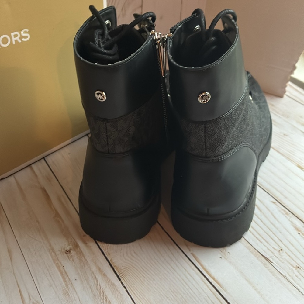 Michael Kors Alistair Logo Accent Womens Ankle Boots Black/Silver/Grey SZ 8.5M - Picture 3 of 5